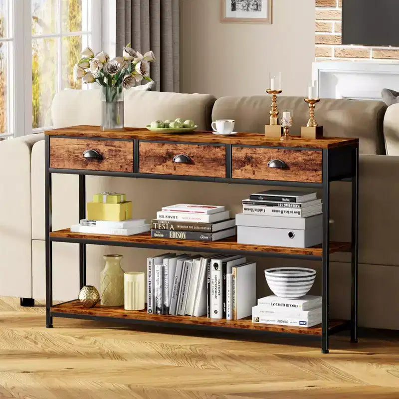 Tavolo consolle da divano industriale rustico marrone in legno da 119 cm con 3 cassetti portaoggetti e 3 ripiani per esposizione, per dietro il divano, ingresso, soggiorno, atrio, corridoio.