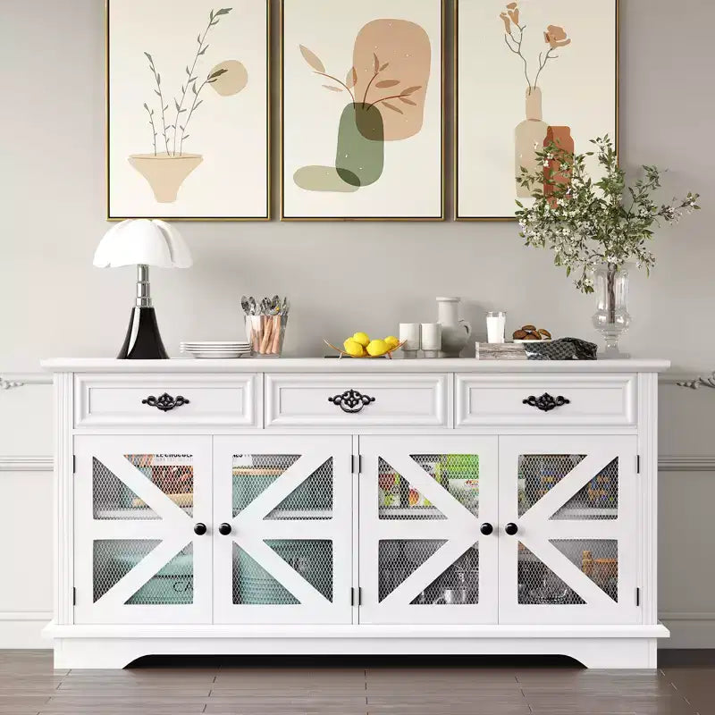 Credenza/mobile bar 63" con 4 ante a griglia e 3 cassetti, stazione di ricarica integrata e 4 ripiani regolabili, mobile contenitore per soggiorno