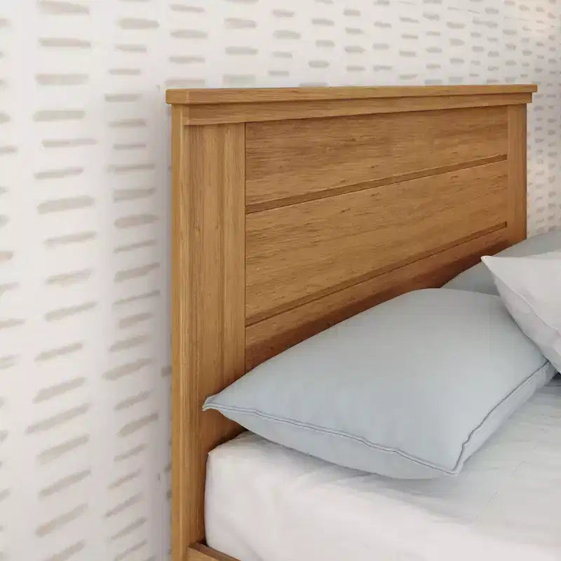 Struttura letto matrimoniale in stile rustico con testiera